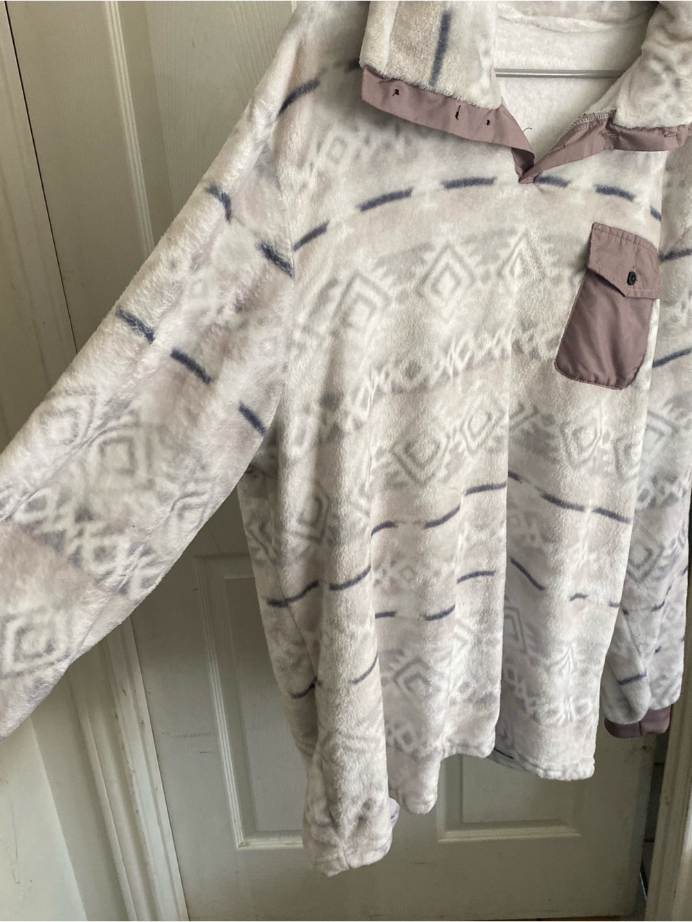 Cozy Fleece Pullover with Geometric Print - Cream & Mauve